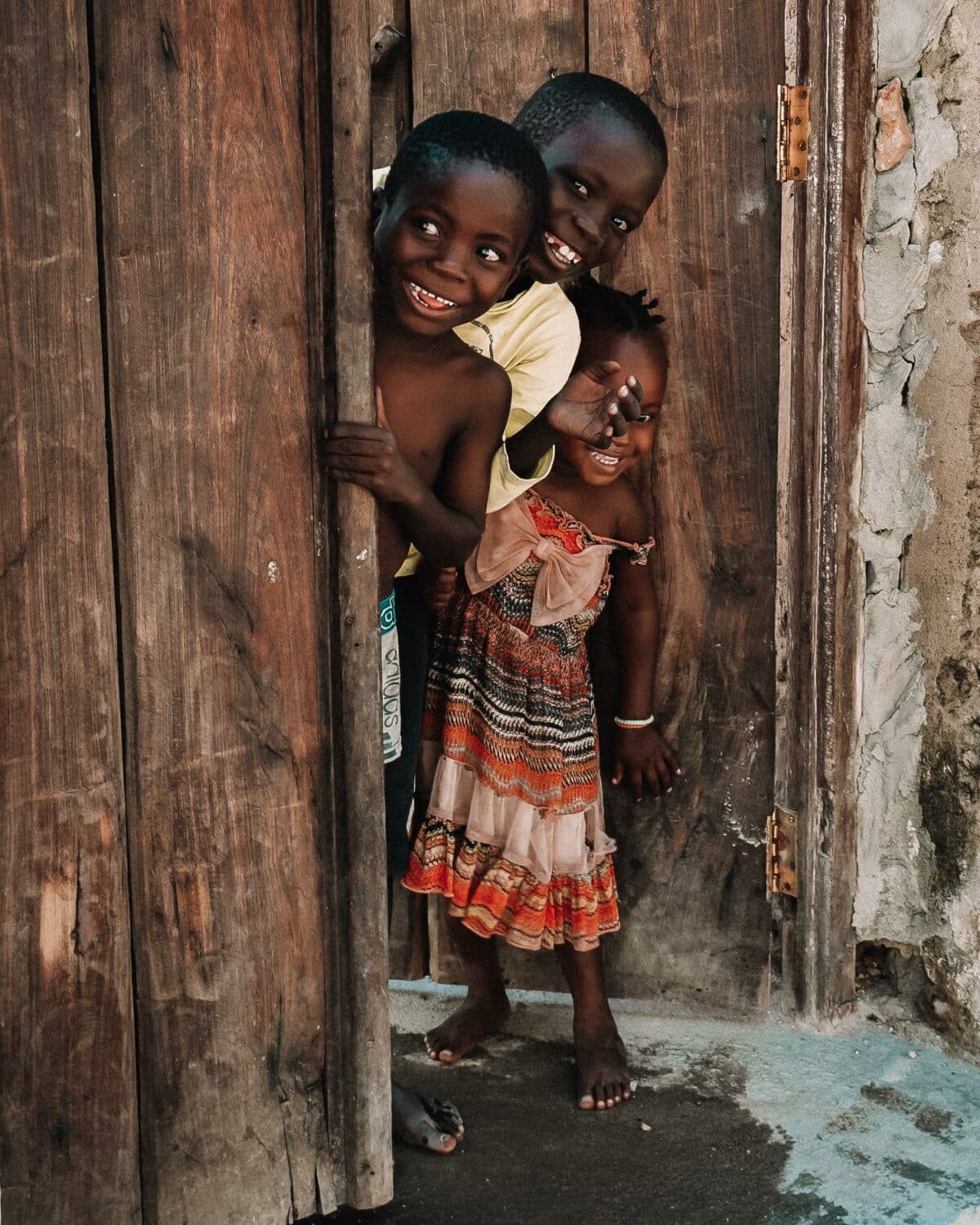 curious-smiling-children-ilhademozambique